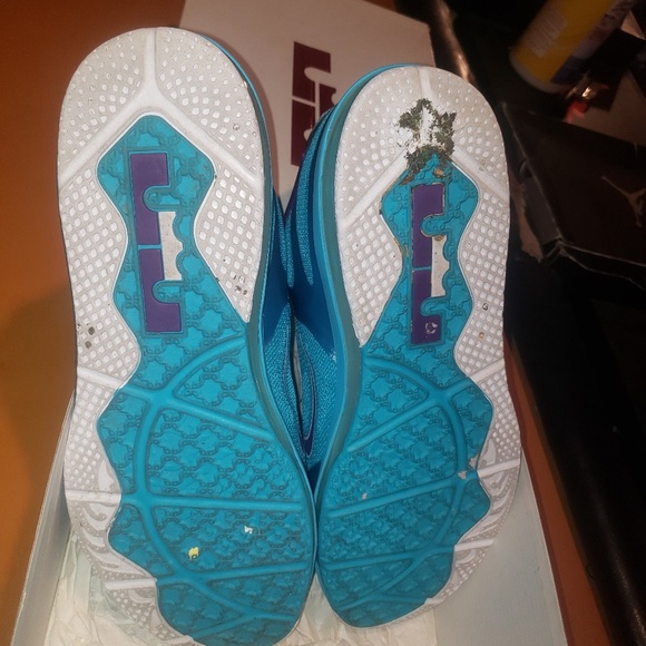 Lebron hornet lows - Picture 2 of 2